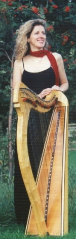 Morag and clarsach - (100 k)